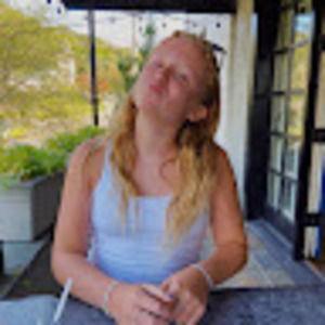 Meet your Posher, Maddie